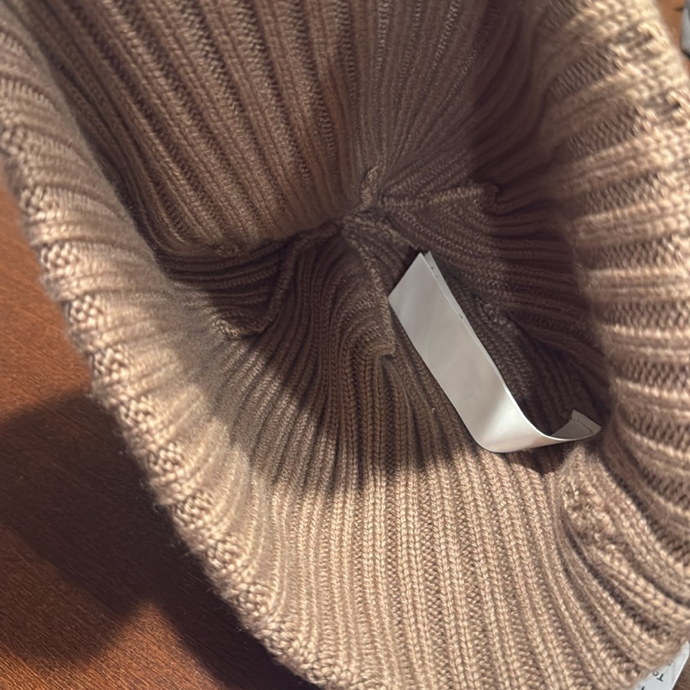 ALO cashmere blend Rib beanie in toasted almond - Picture 4 of 6